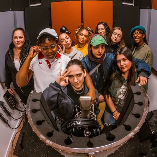 we kno (SHE RAPS)