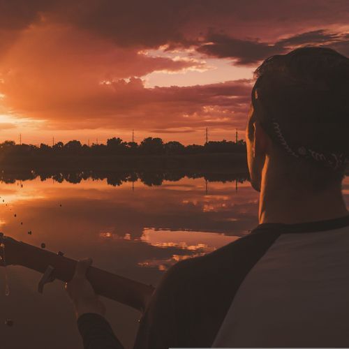 К своим стихам могу добавить лишь года... cover art