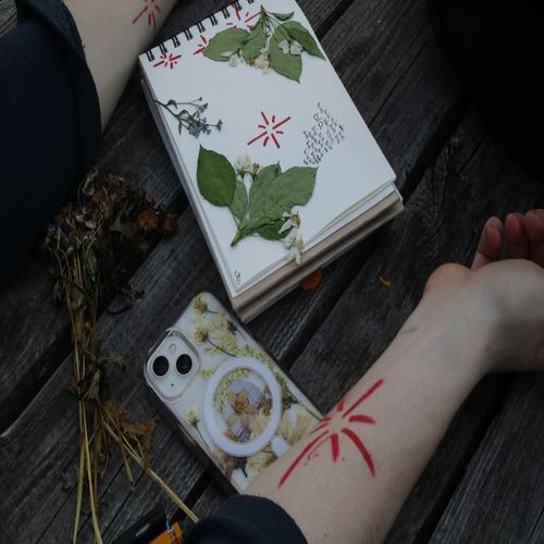 я не мешаю ветру портить мою прическу