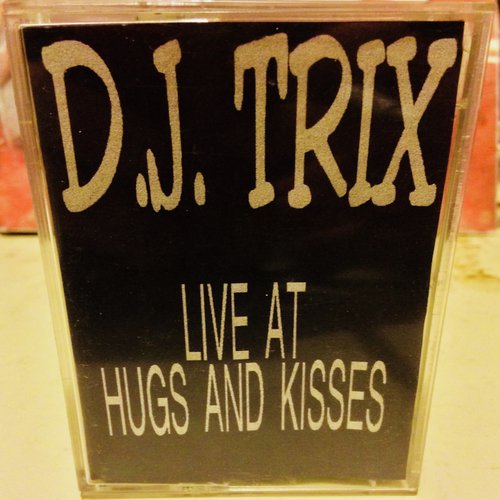 LIVE @ HUGZ & KISSEZ
