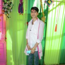 फर पाछ को झाखी रहगो हाथ हैलातो