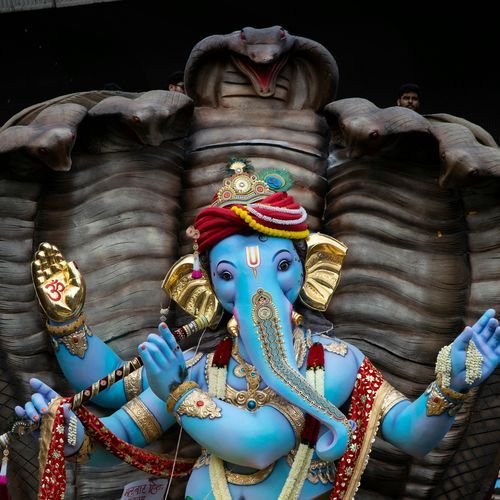 Dulha Raja Banke Jathe Bhole Baba