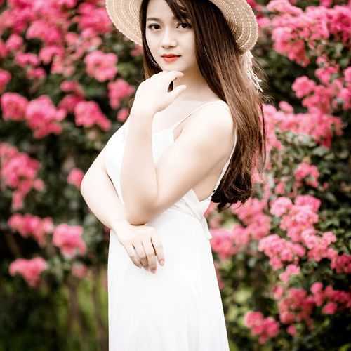 Phụ Nữ Kiếm Tiền cover art