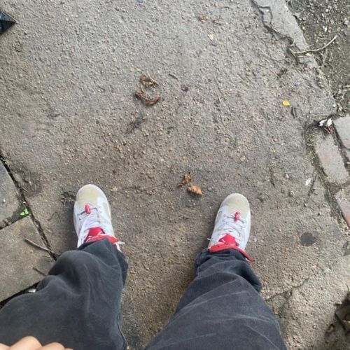 Feels (feat. Swaypopshii)