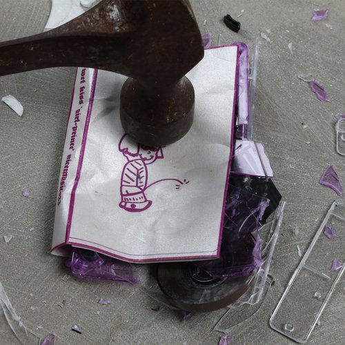 Girl-Prince Plays It&#039;s Self