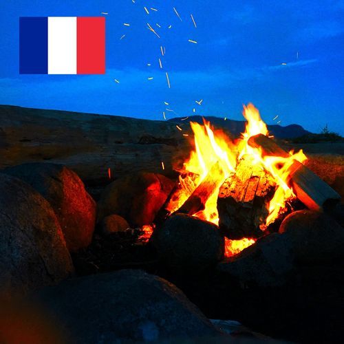 Son d'un Feu de Camps dans l'Immensité du Désert