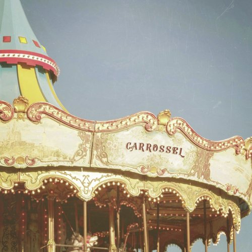 Carrossel (feat. Caju Hassen, Victória Ferraz & Julio Arello) cover art