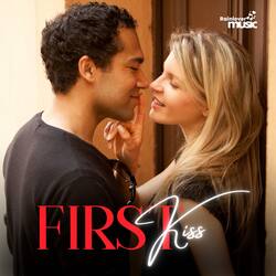 First Kiss Magic-MSwdZQxdA0Q