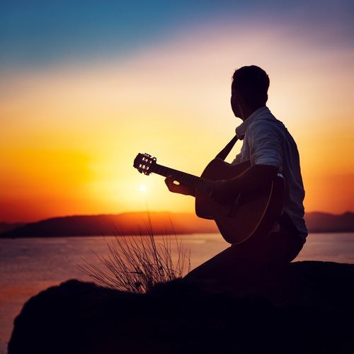 El Sol Cálido En Cada Rasgueo De Guitarra