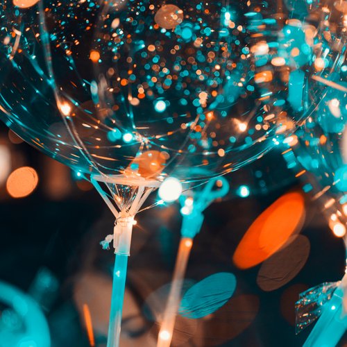 c h i l l i n b e t w e e n t h e c l o u d s