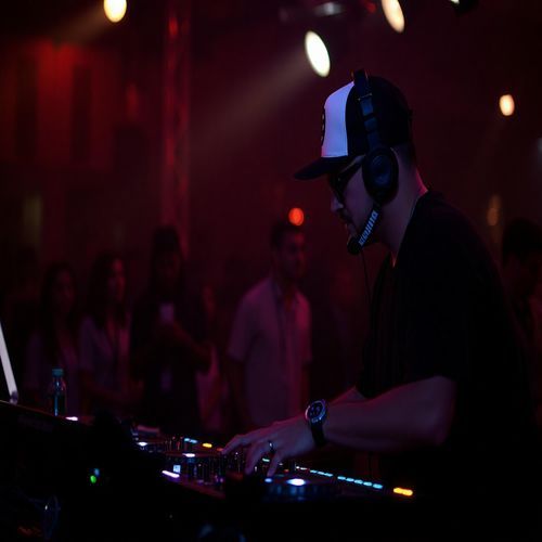 Party People In Da House (House Music)