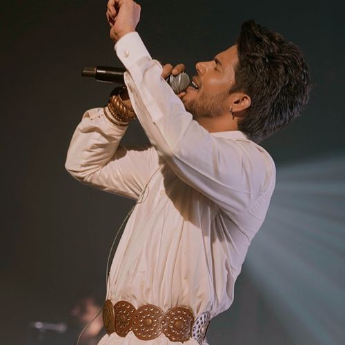 Mera Dil Yeh Pukaare (Live)