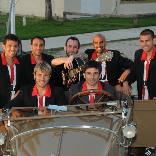 El Lugar Donde Nací (feat. Juan Sebastián Verón, Gastón Fernández, Leandro Benitez, Rodrigo Braña, Leandro Desabato & Germán Ré) cover art