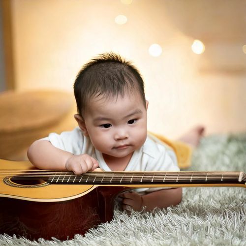 Baby Guitar Play