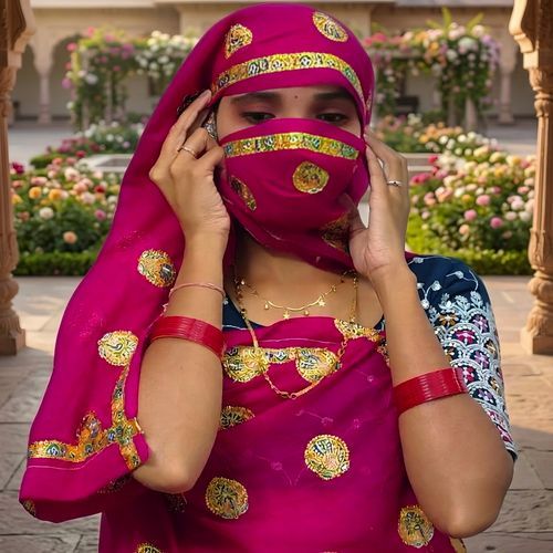 Baiji to Mohabbat Me Barbad Akeli Kamra N Me Rove