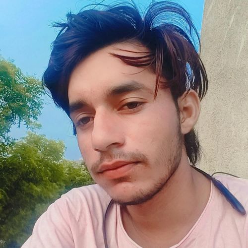 किस्मत म मोहब्बत कोन