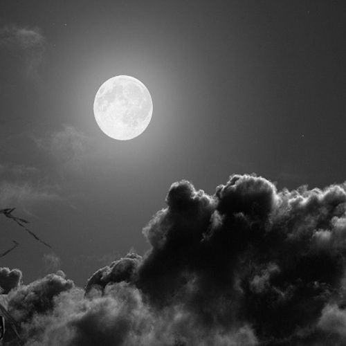 Full moon (Instrumental Version)