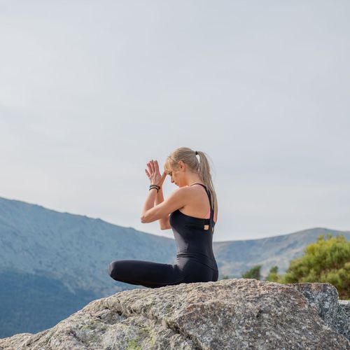 Enlightened Resonance: Soothing Binaural Sound for Yoga Meditation