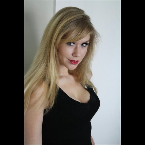 Ryanne is a Smokin' Hot Babe cover art