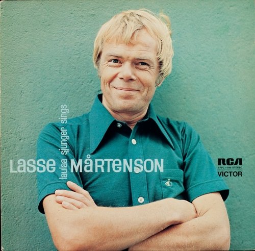 Lasse Mårtenson laulaa