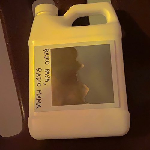 RADIO PAPA, RADIO MAMA cover art