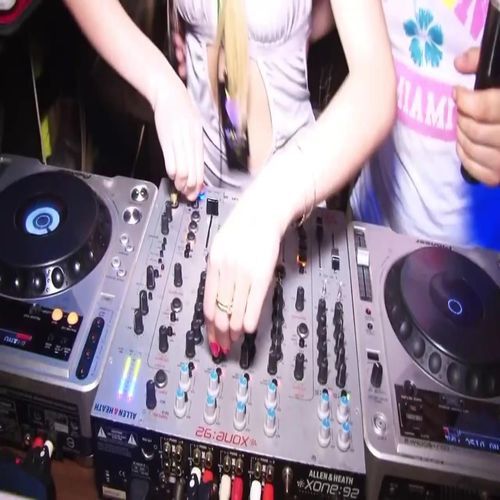 Techno Guys