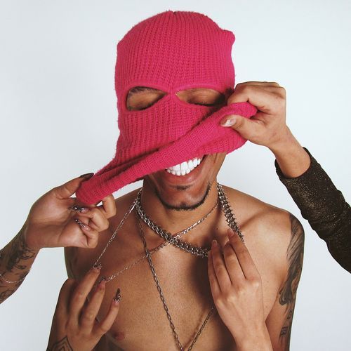 Solteiro Sempre. Sozinho Nunca.