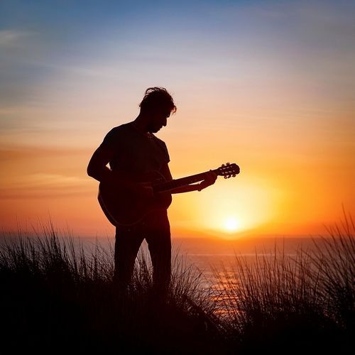 Música De Guitarra Para Relajación: Rasgueos Suaves Para Un Corazón Sereno