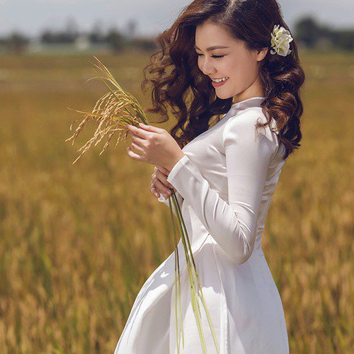 Cô Bé Dễ Thương cover art