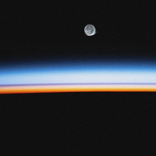 horizon. wind in the stratosphere