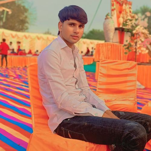 मल��ब कुण आवगो ज्यान बरसती बादली आगी बारिश