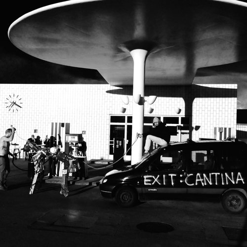 Exit: Cantina