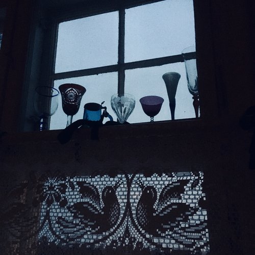 Vegard klimprer Kjærlighetstema fra Hans + Liv på gitar cover art