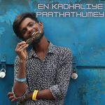 En Kadhaliye Paathathumey