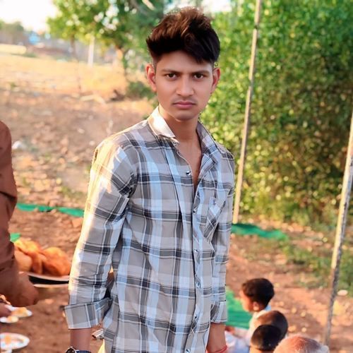 मैडम पतलीसी कनिया की मुझे स्मार्ट लाग छ