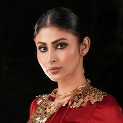 Mouni Roy profile photo