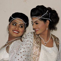  Nooran Sisters